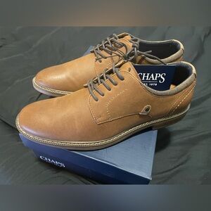 Men’s Chaps casual dress shoes.